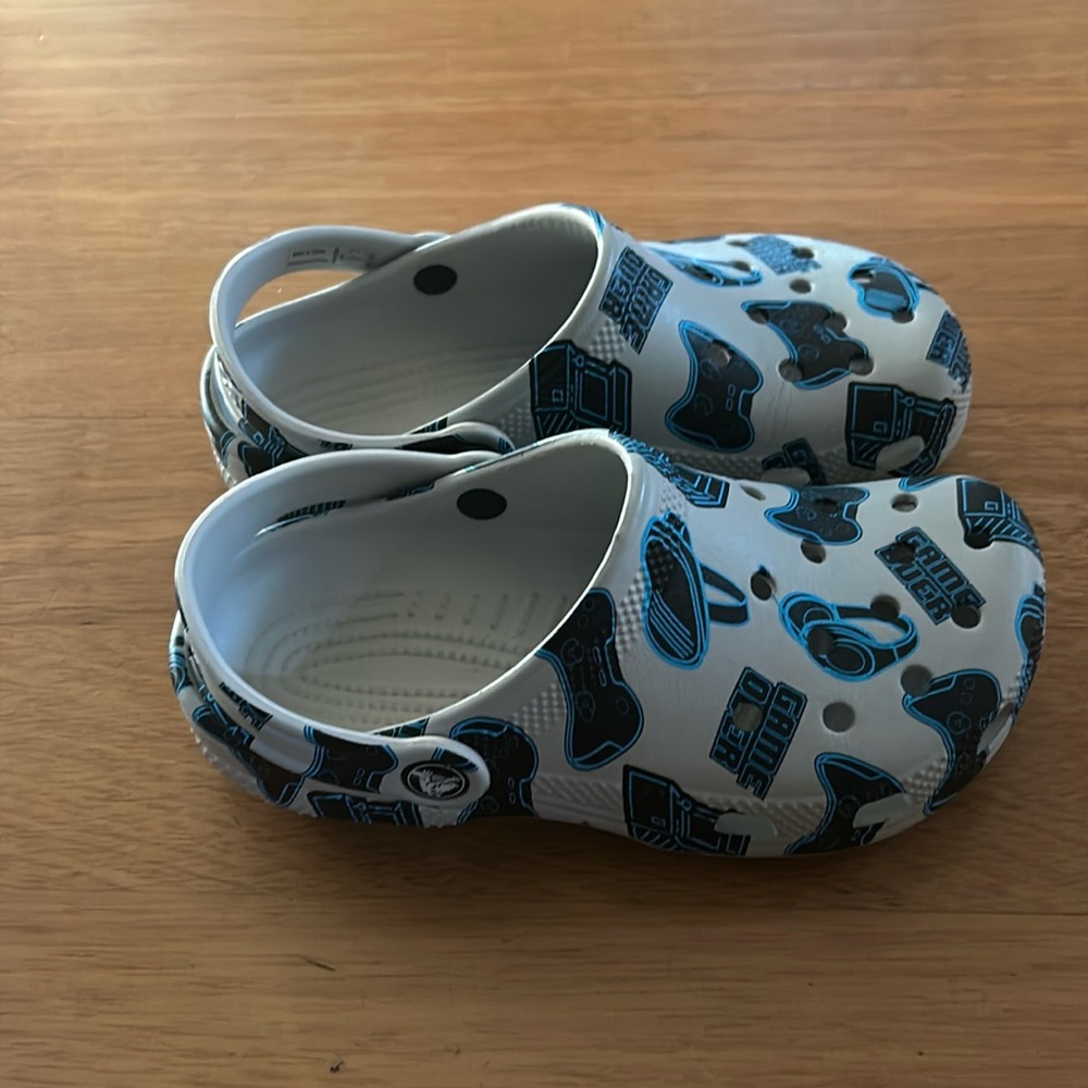 Game crocs
